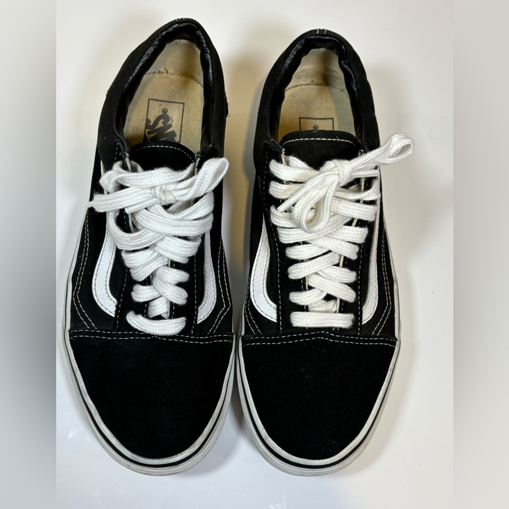 Vans old school black and White Sneakers Size Us 8.0 men or size Us 9.5 woman